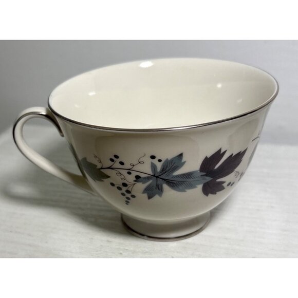 Royal Doulton Burgundy Cups & Saucers TC1001 Translucent China 3 Cups 4 Saucers - Picture 7 of 12